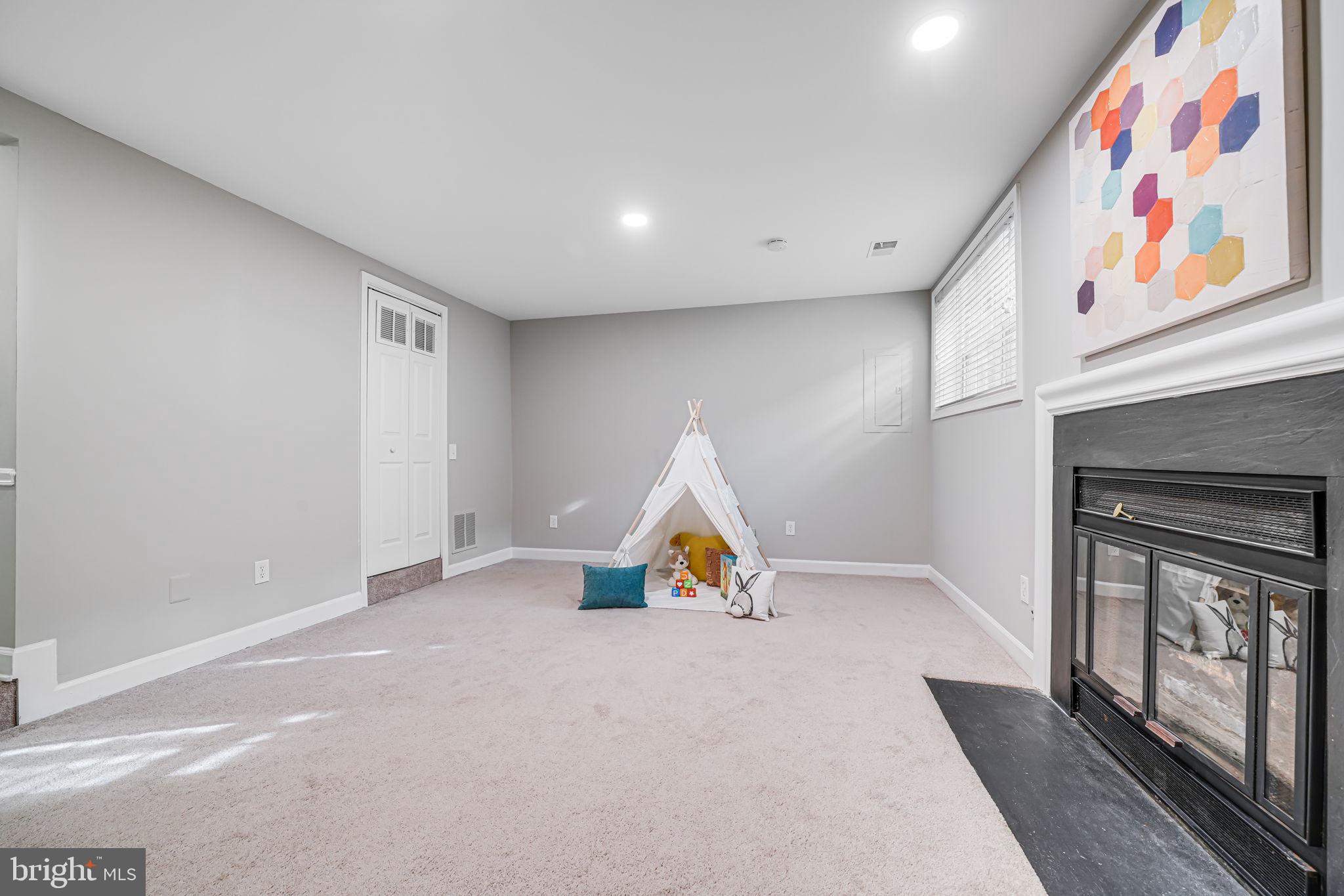 SKYLINE VILLAGE - Residential