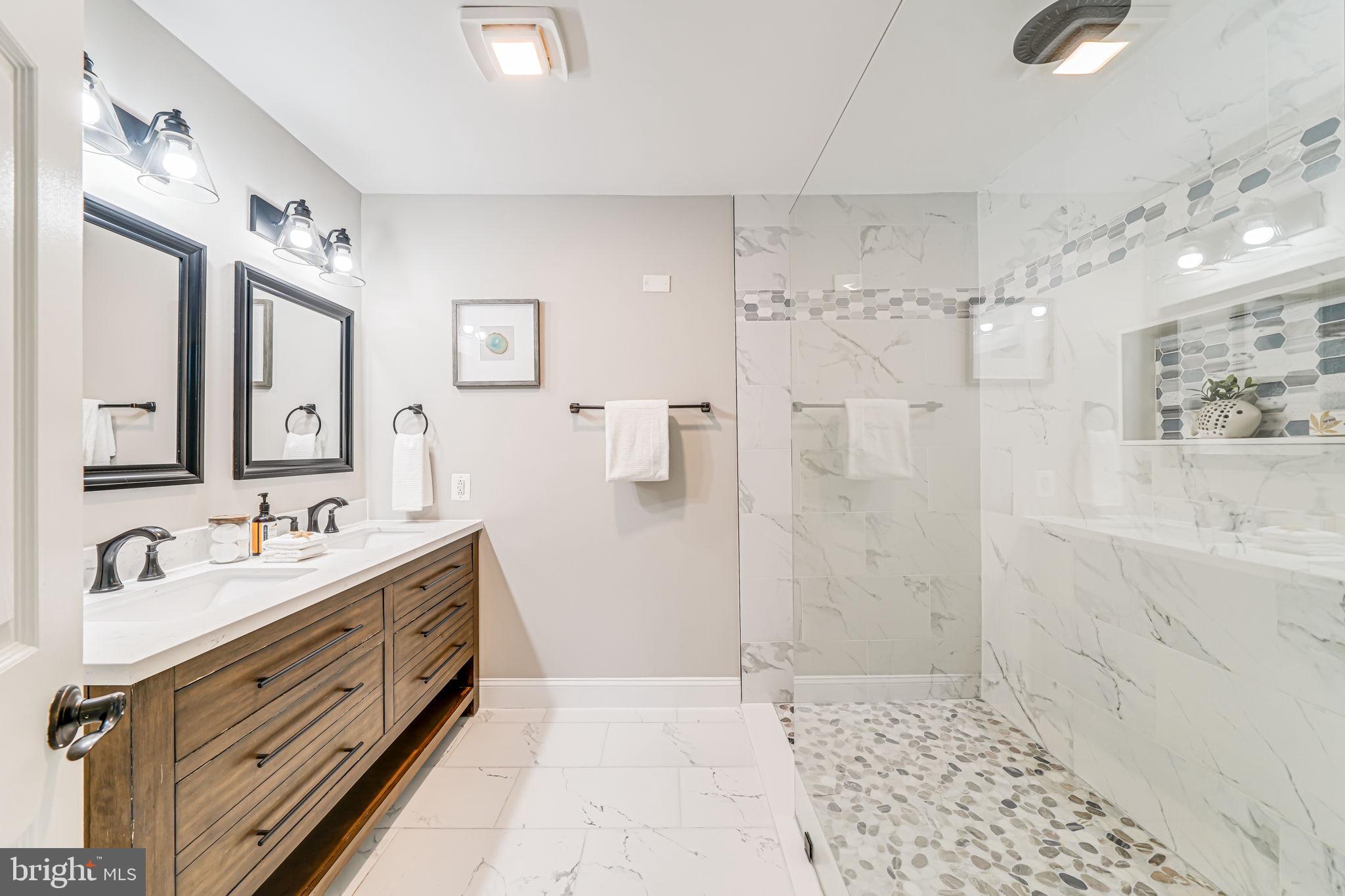 SKYLINE VILLAGE - Residential