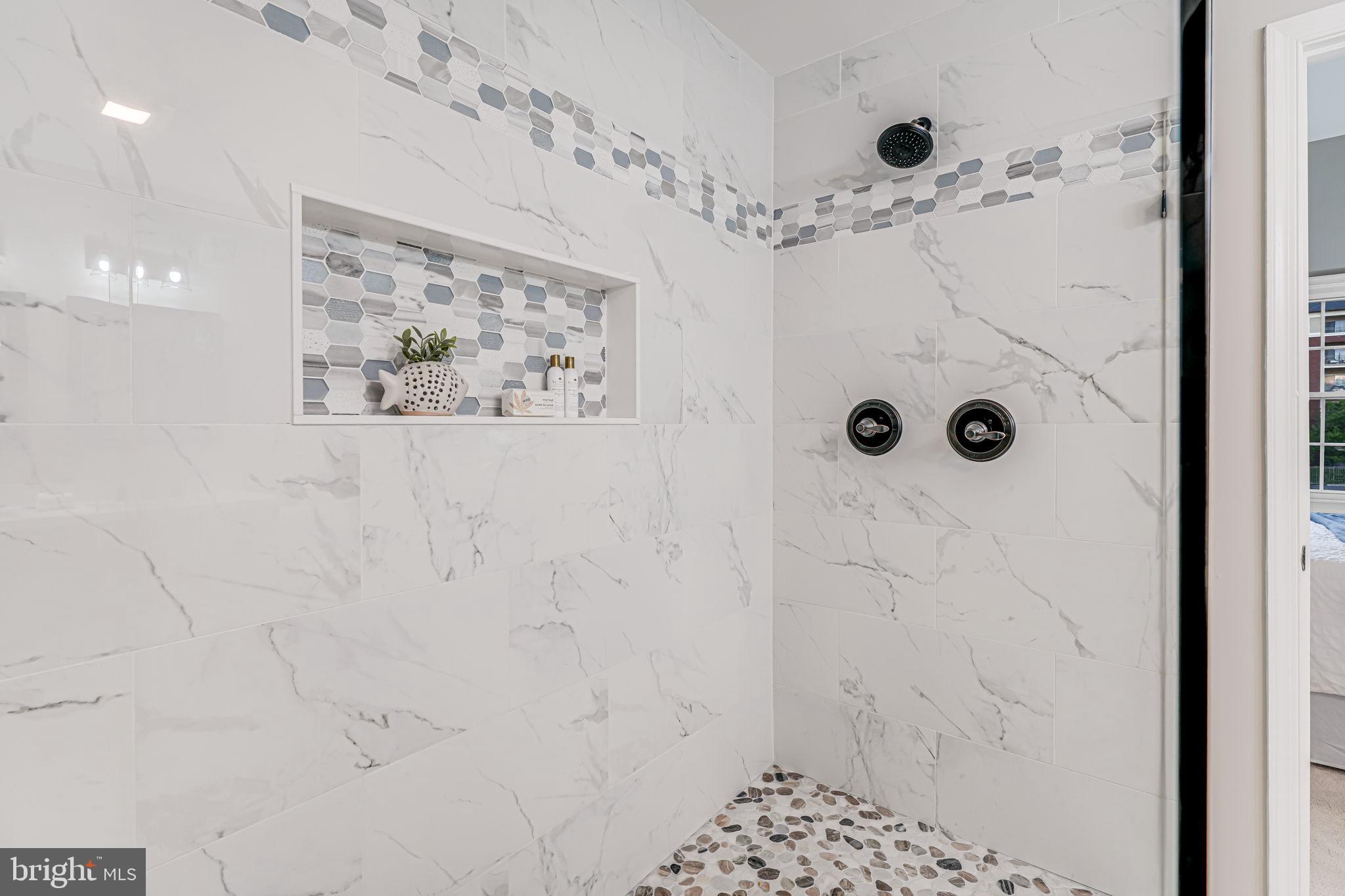 SKYLINE VILLAGE - Residential