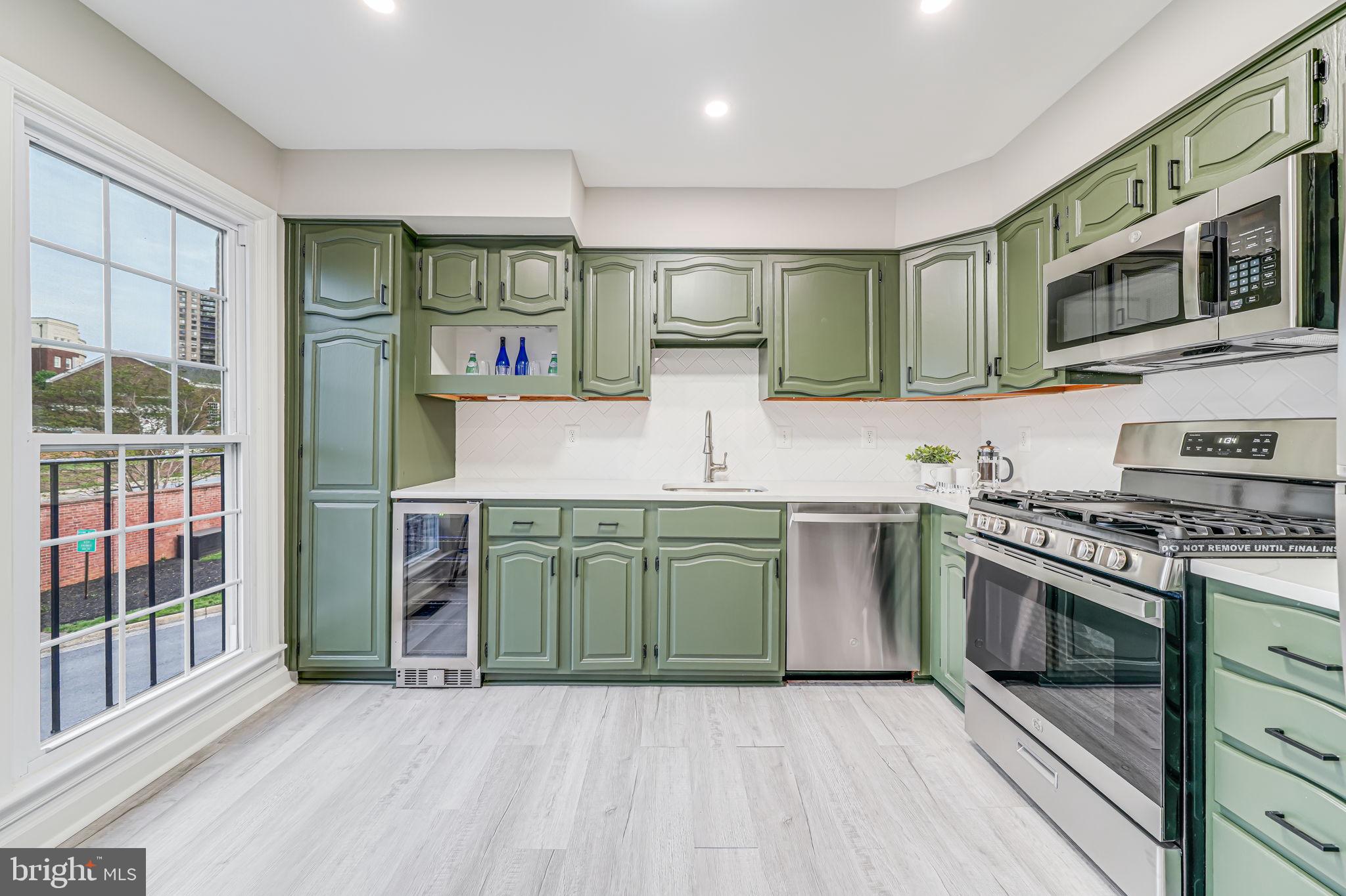 SKYLINE VILLAGE - Residential