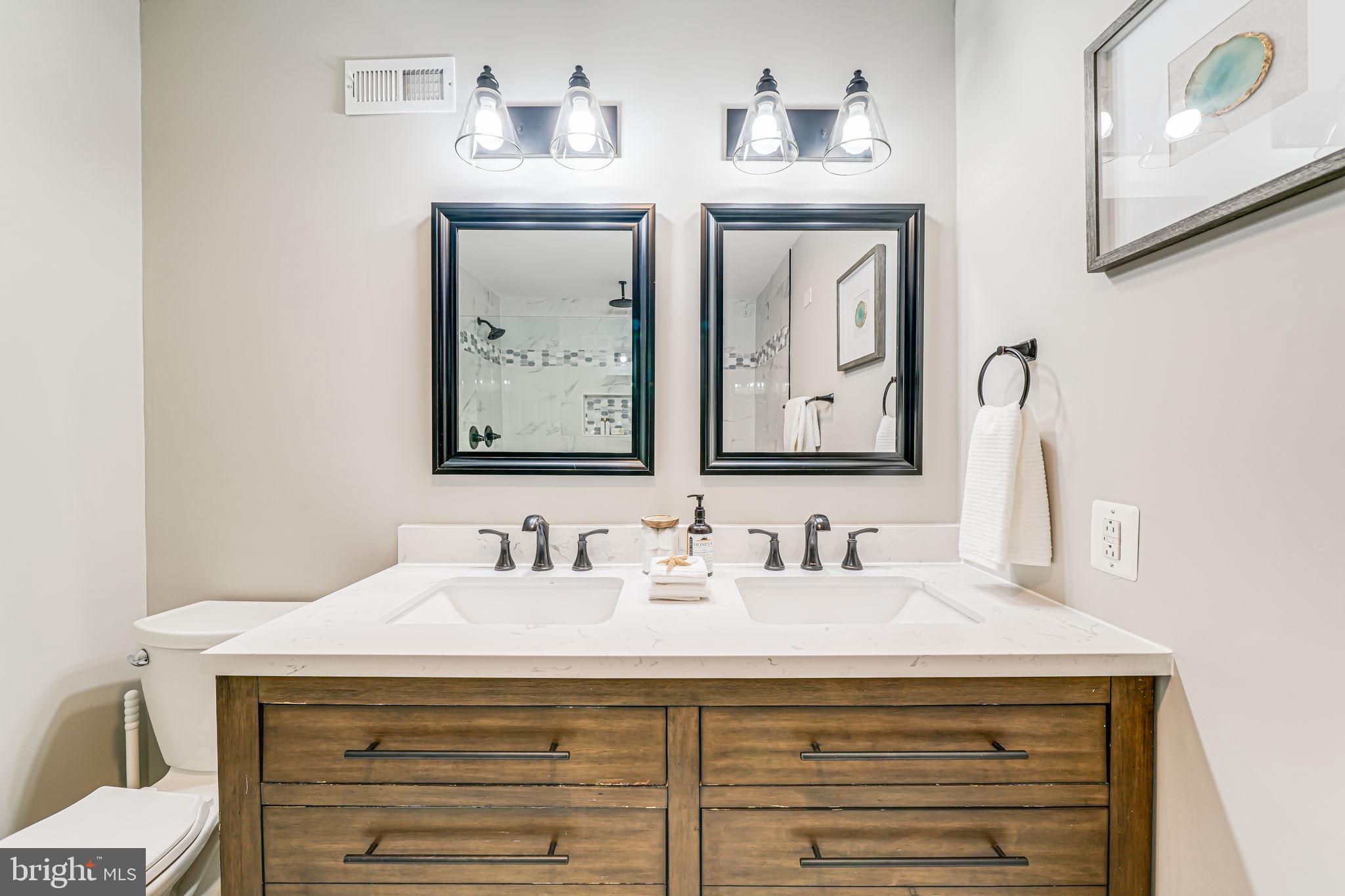 SKYLINE VILLAGE - Residential