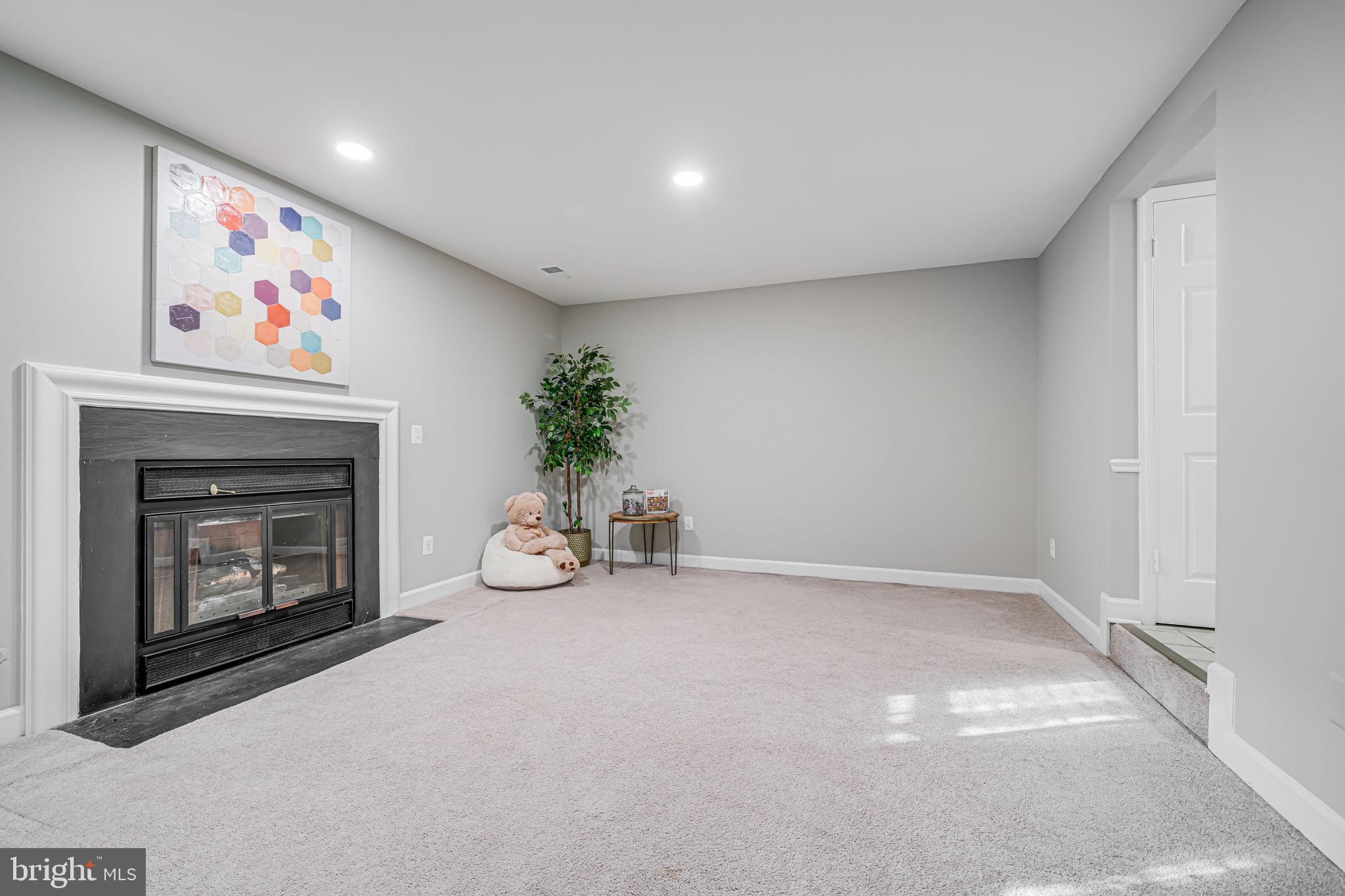 SKYLINE VILLAGE - Residential