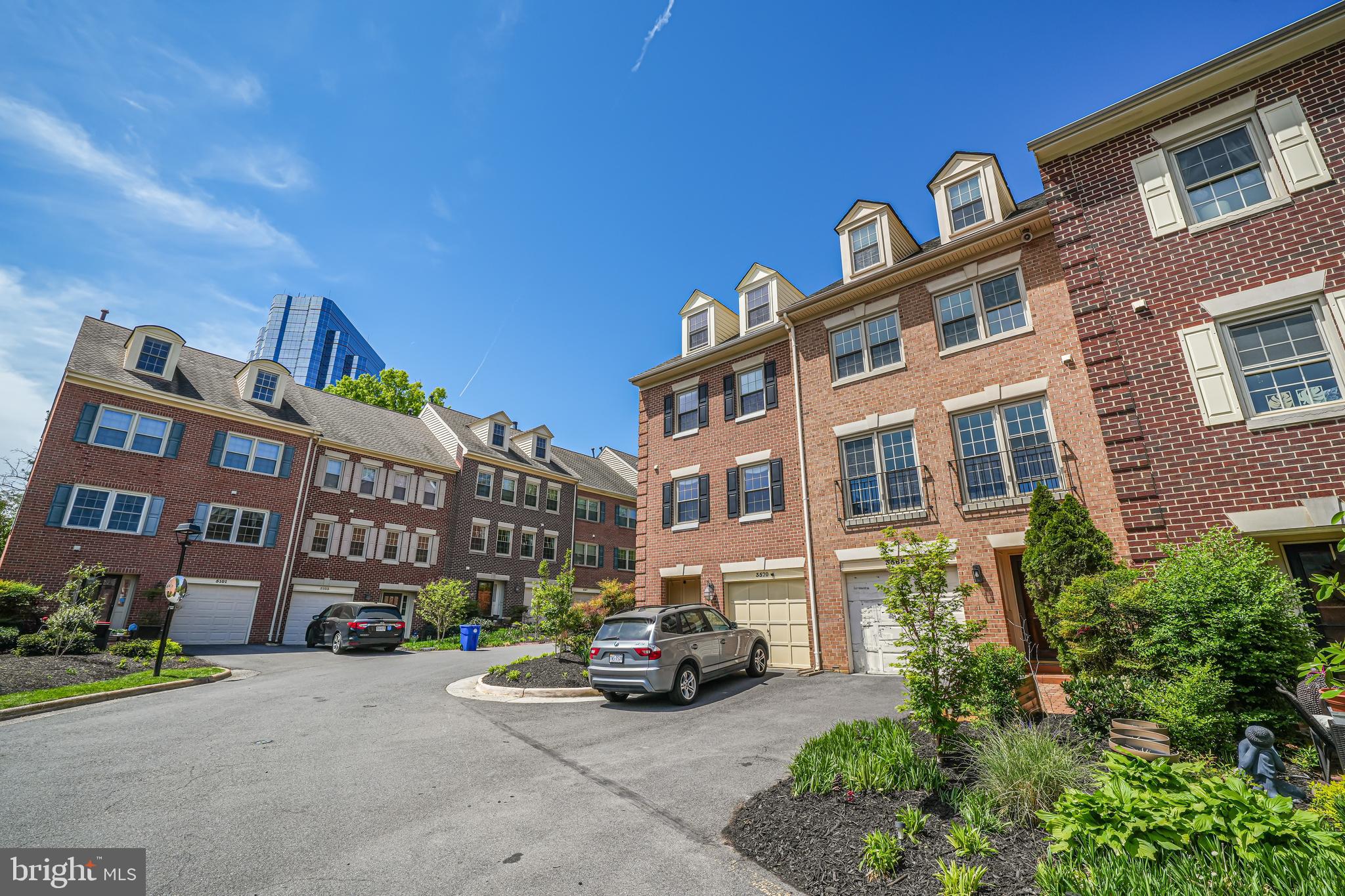 SKYLINE VILLAGE - Residential