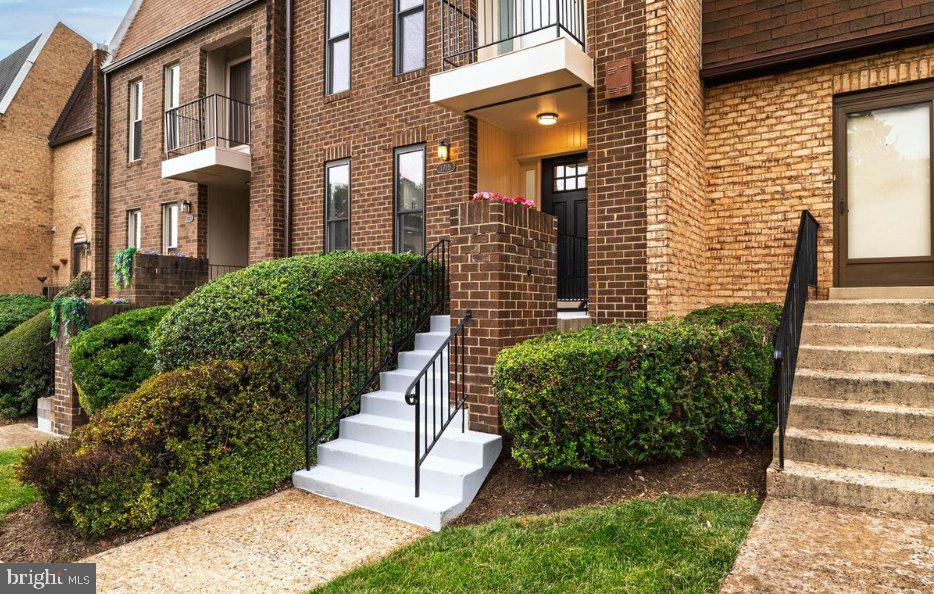 1715 TYVALE COURT