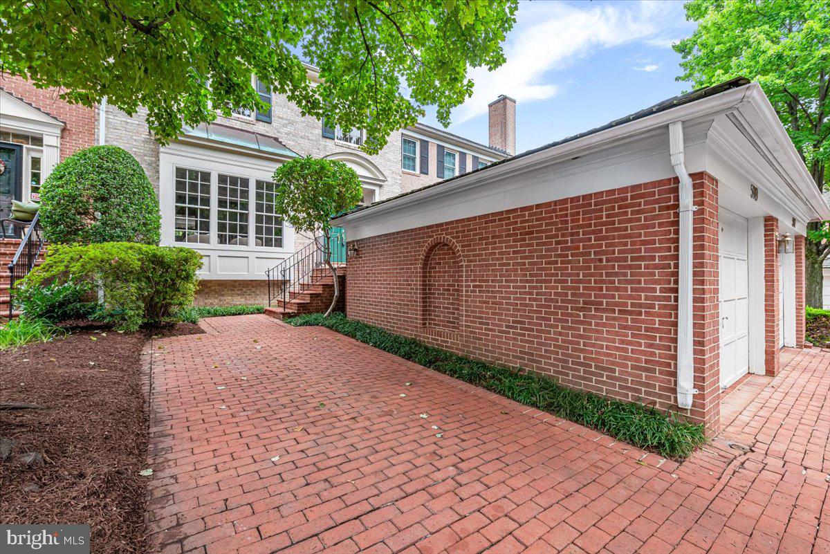 5919 MAPLEWOOD PARK PLACE
