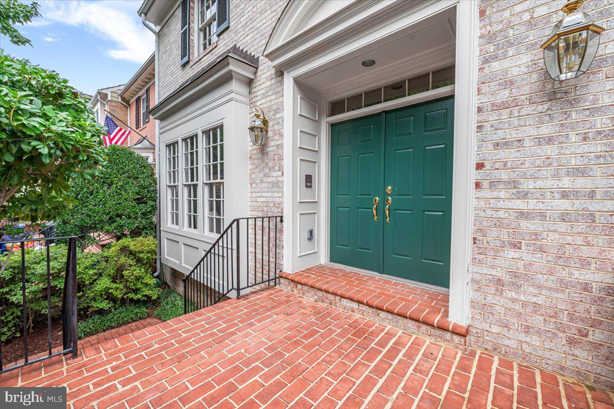 5919 MAPLEWOOD PARK PLACE