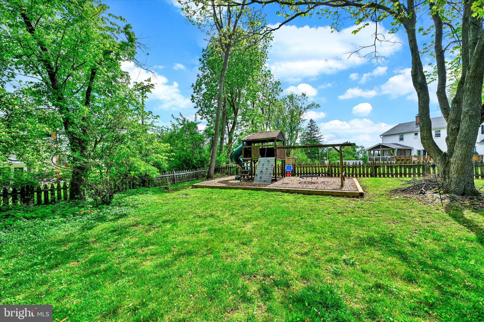 1002 SAXON HILL DRIVE