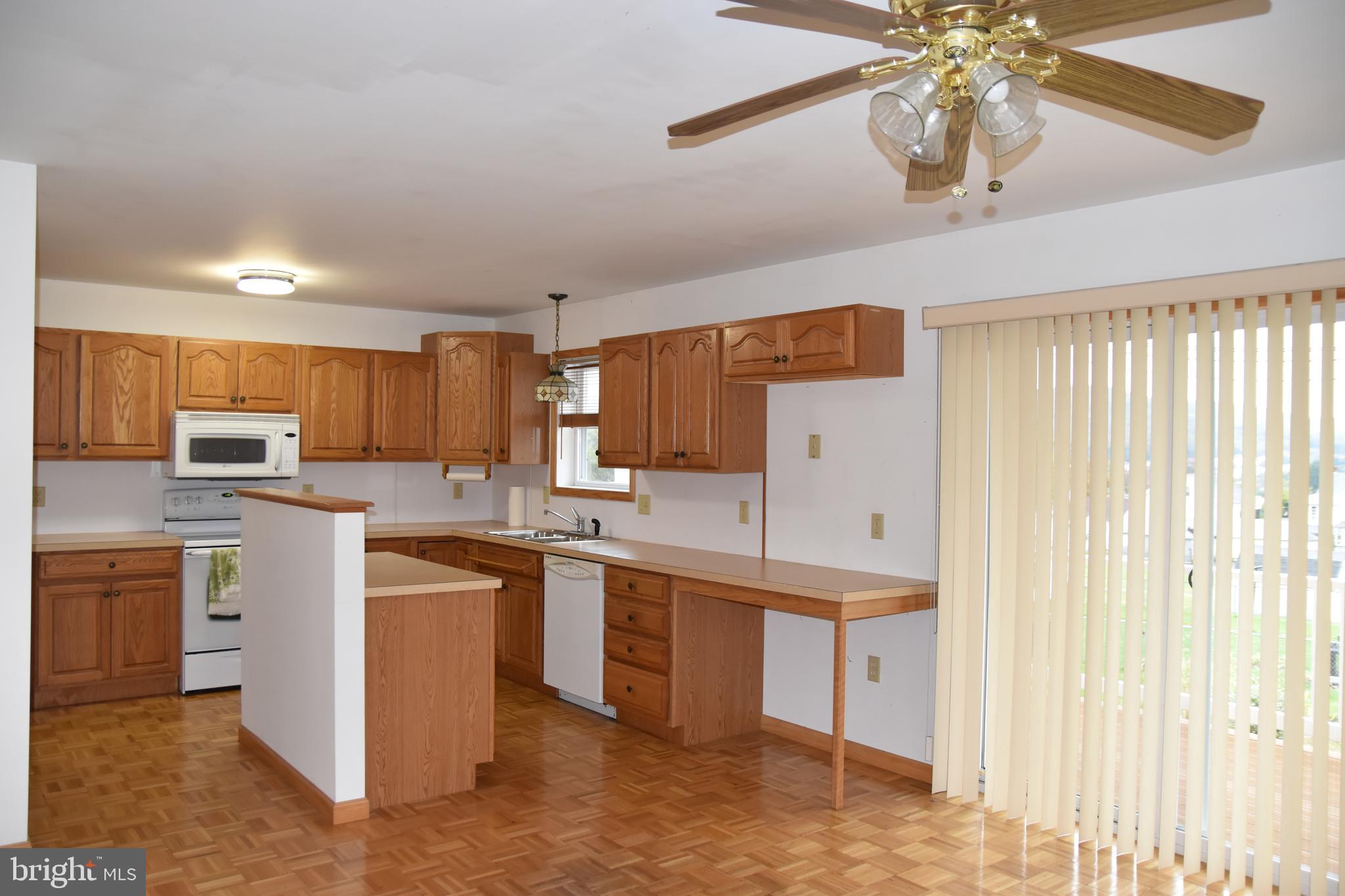 DUTCH HILL - Residential