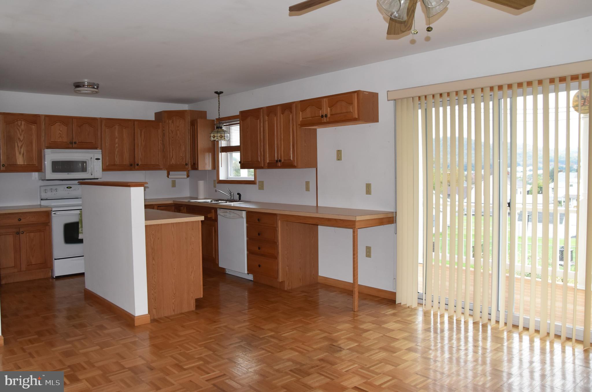 DUTCH HILL - Residential