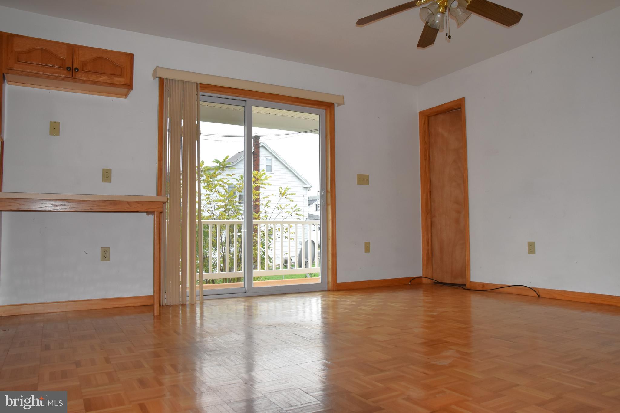 DUTCH HILL - Residential