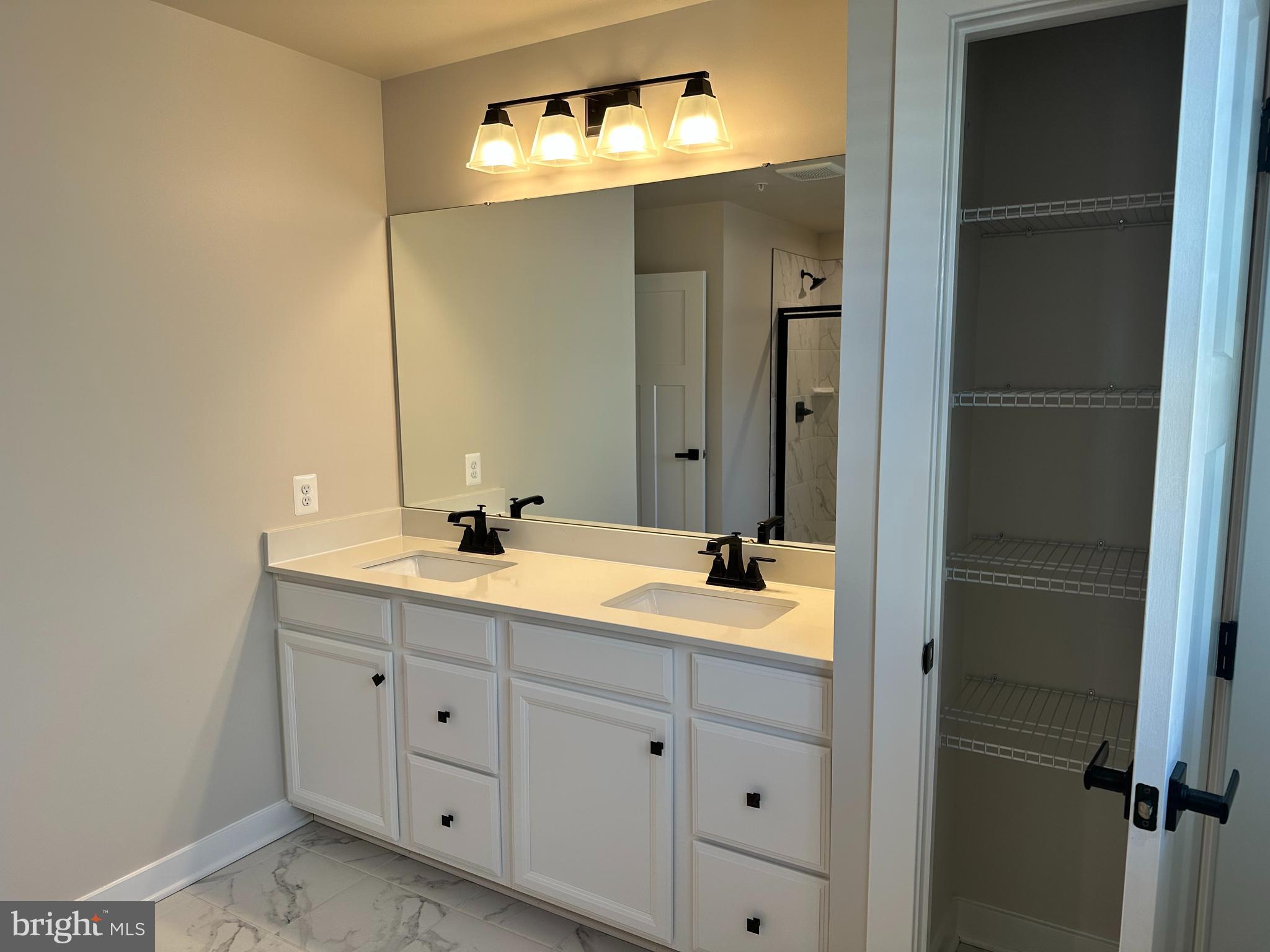 HERITAGE WOODS - Residential Lease