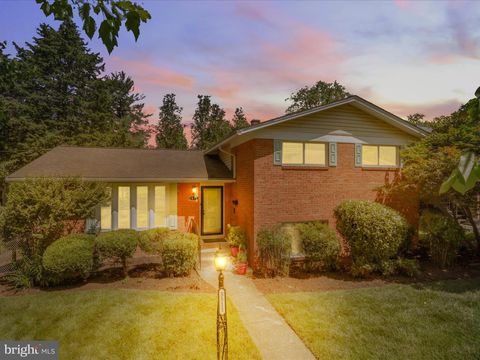 Photo of 3511 Frederick Place, Kensington, MD 20895 (MLS # MDMC2129130) Photo of 3511 Frederick Place, Kensington, MD 20895 (MLS # MDMC2129130)