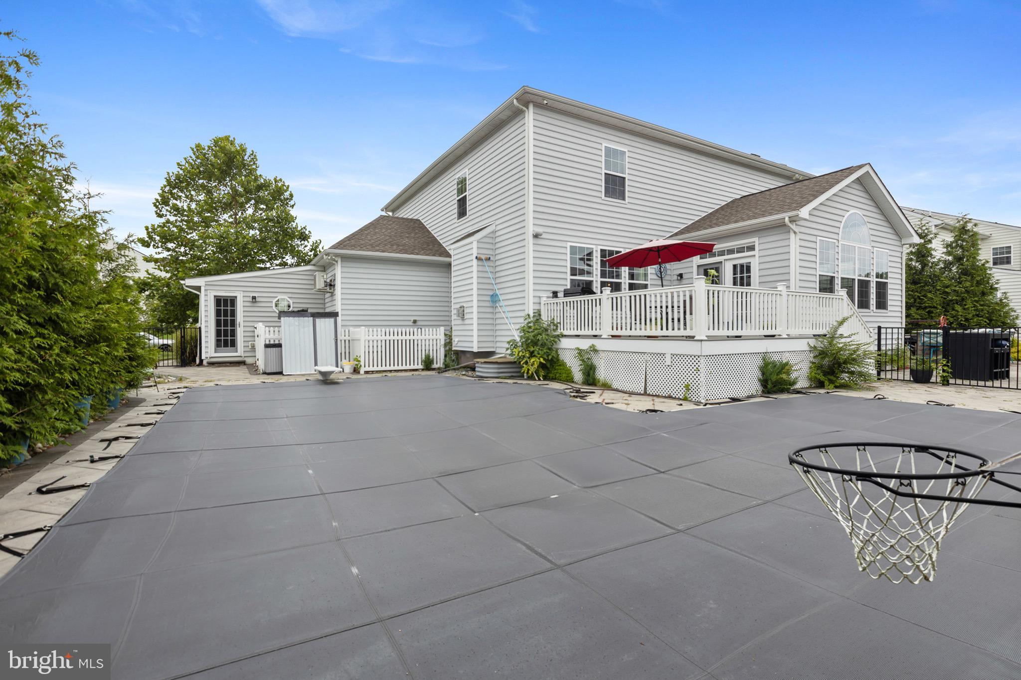 ASHBYS PLACE - Residential