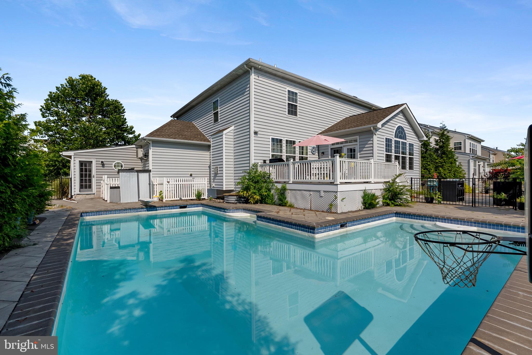 ASHBYS PLACE - Residential