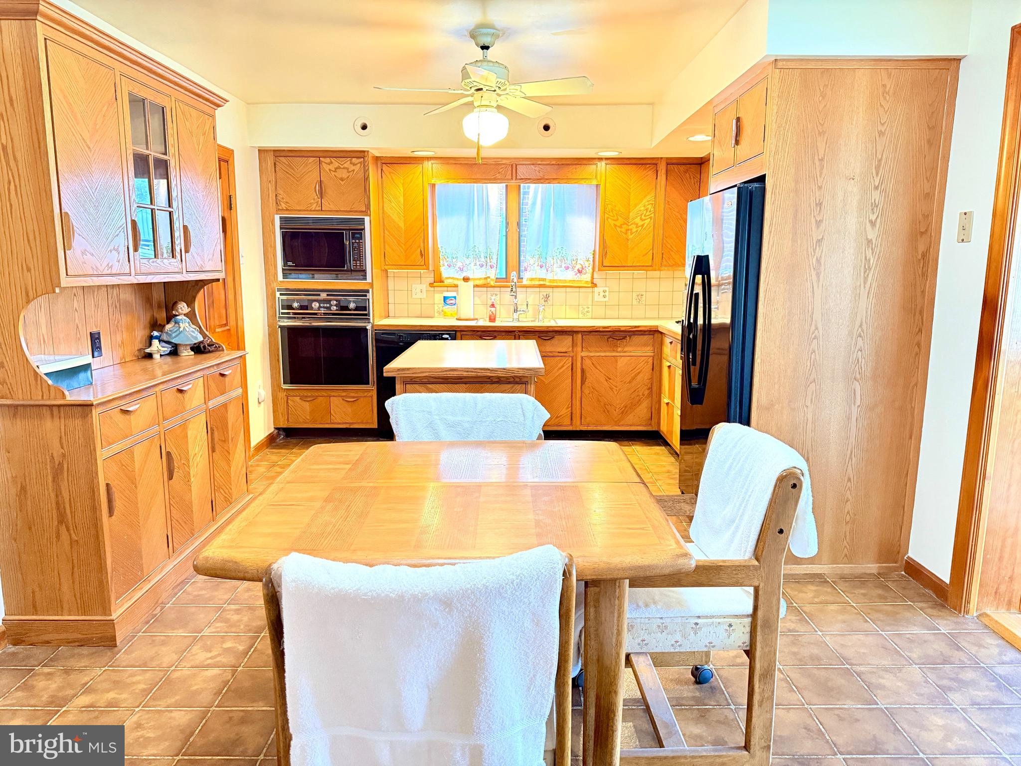 LAWNDALE - Residential