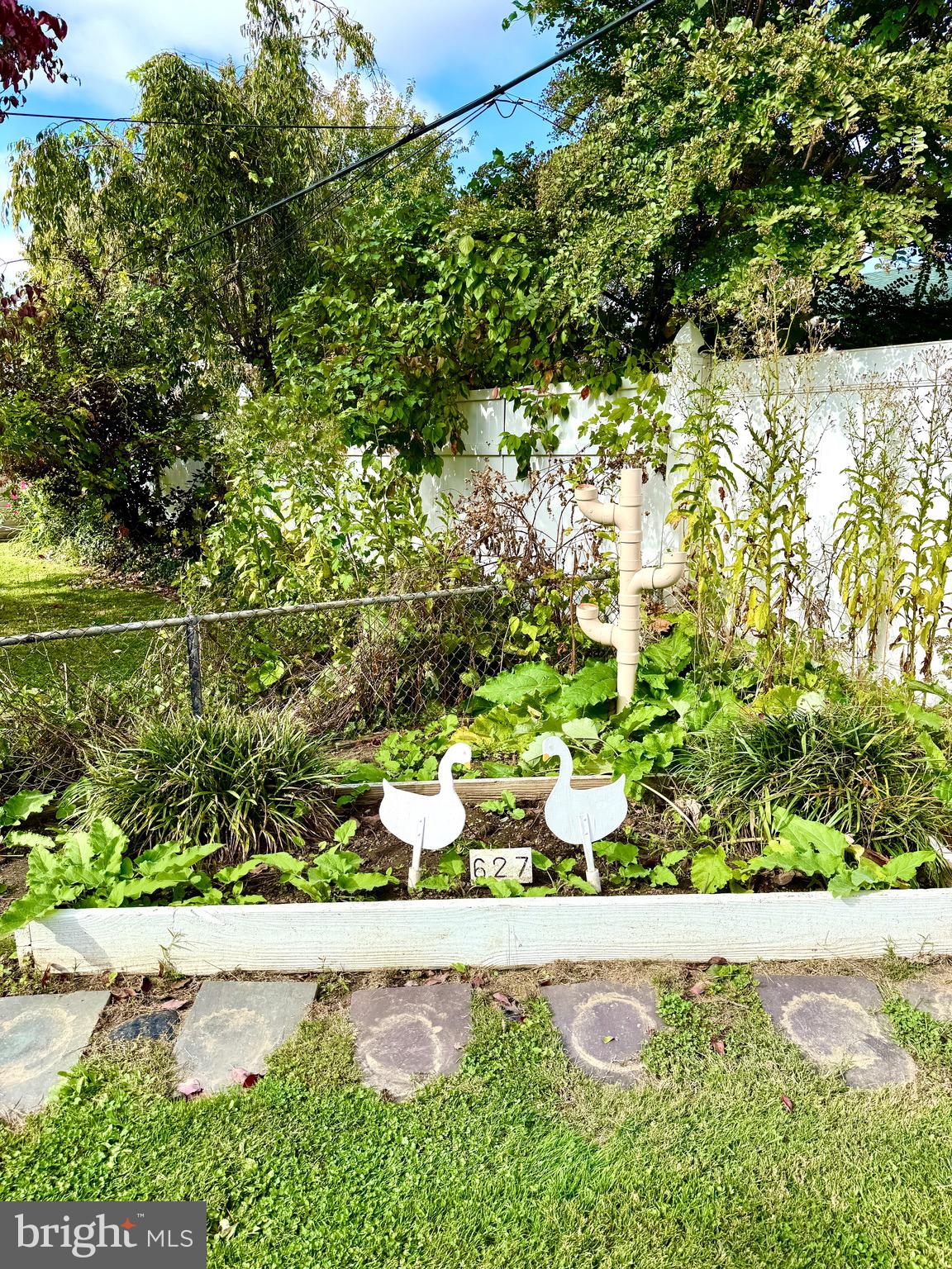 LAWNDALE - Residential