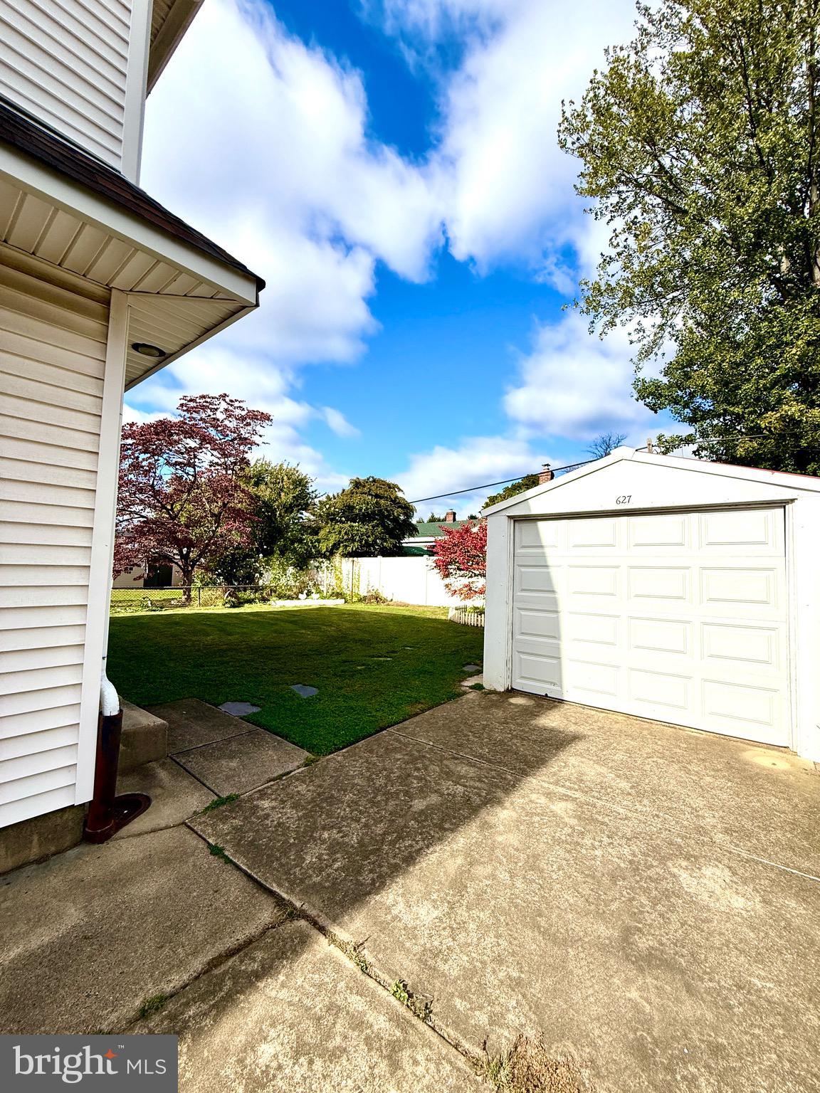 LAWNDALE - Residential