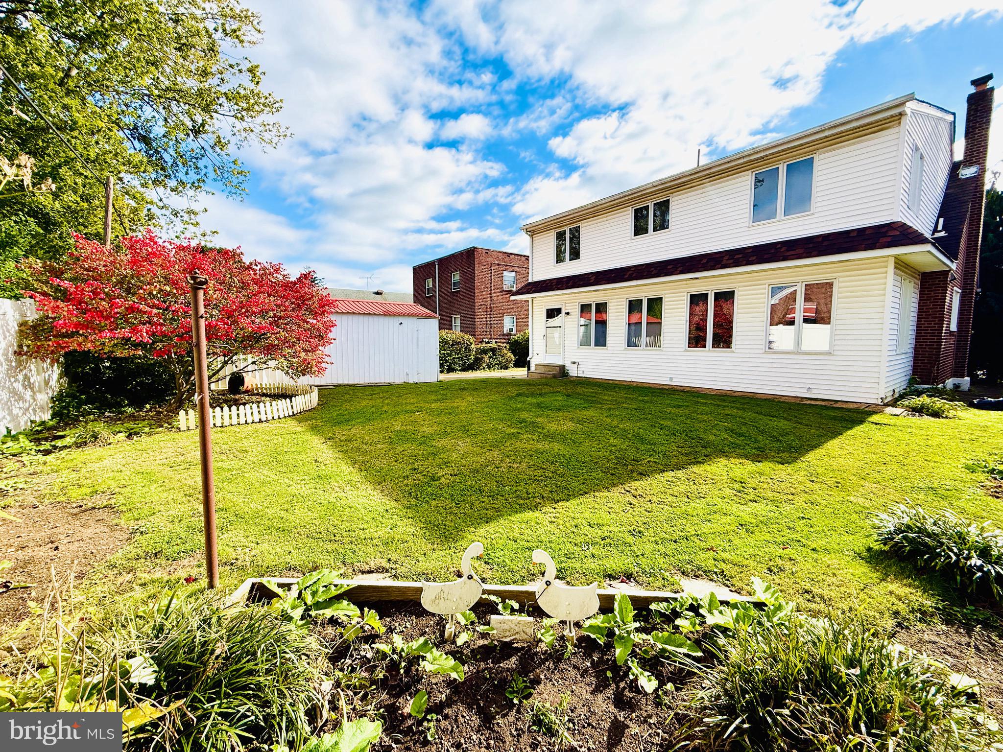 LAWNDALE - Residential