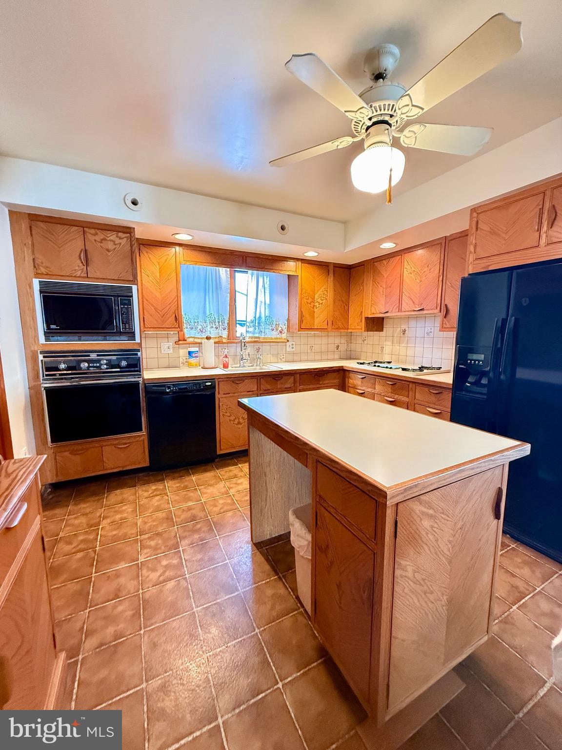 LAWNDALE - Residential