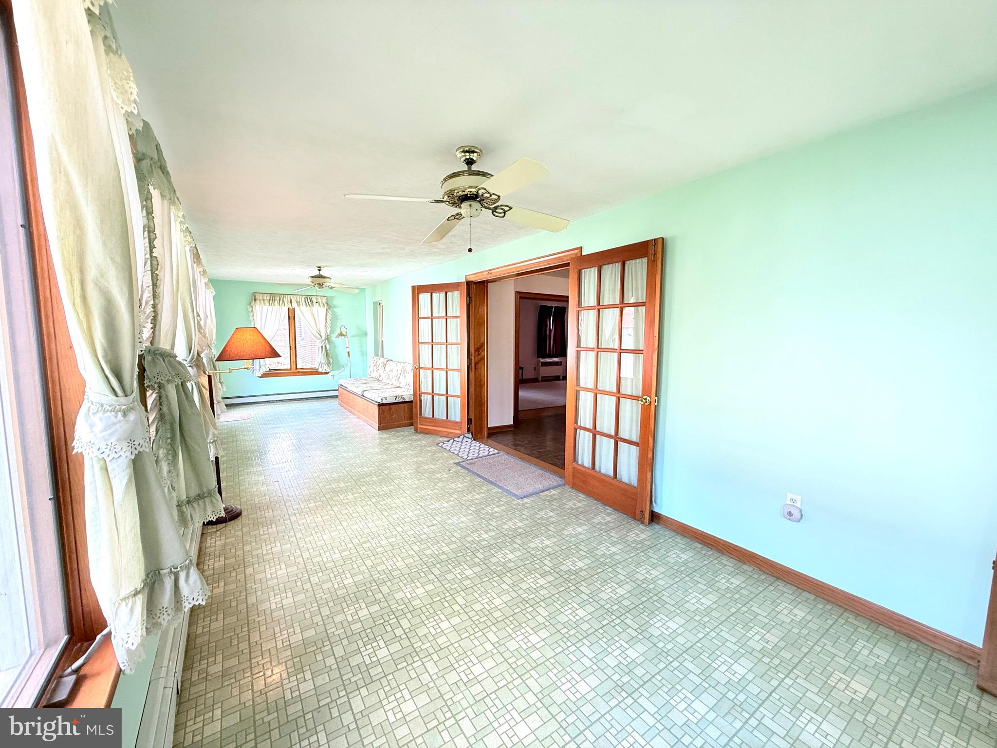 LAWNDALE - Residential