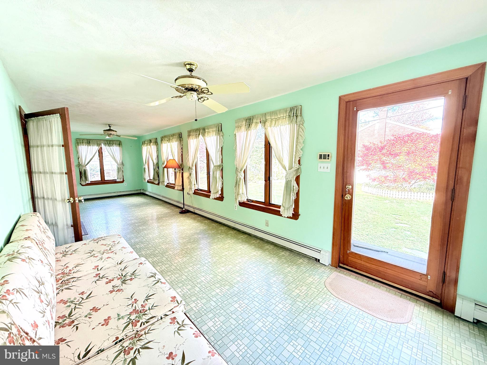 LAWNDALE - Residential