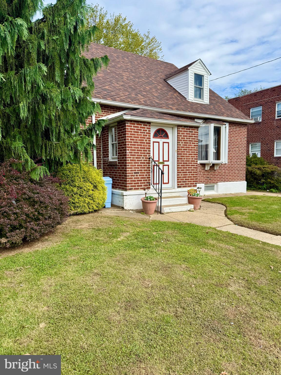 LAWNDALE - Residential