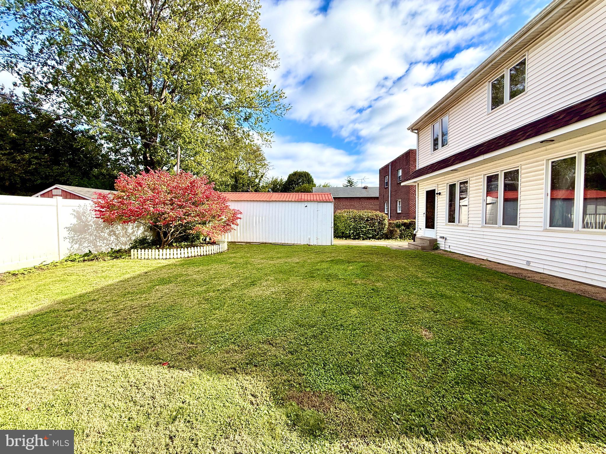 LAWNDALE - Residential