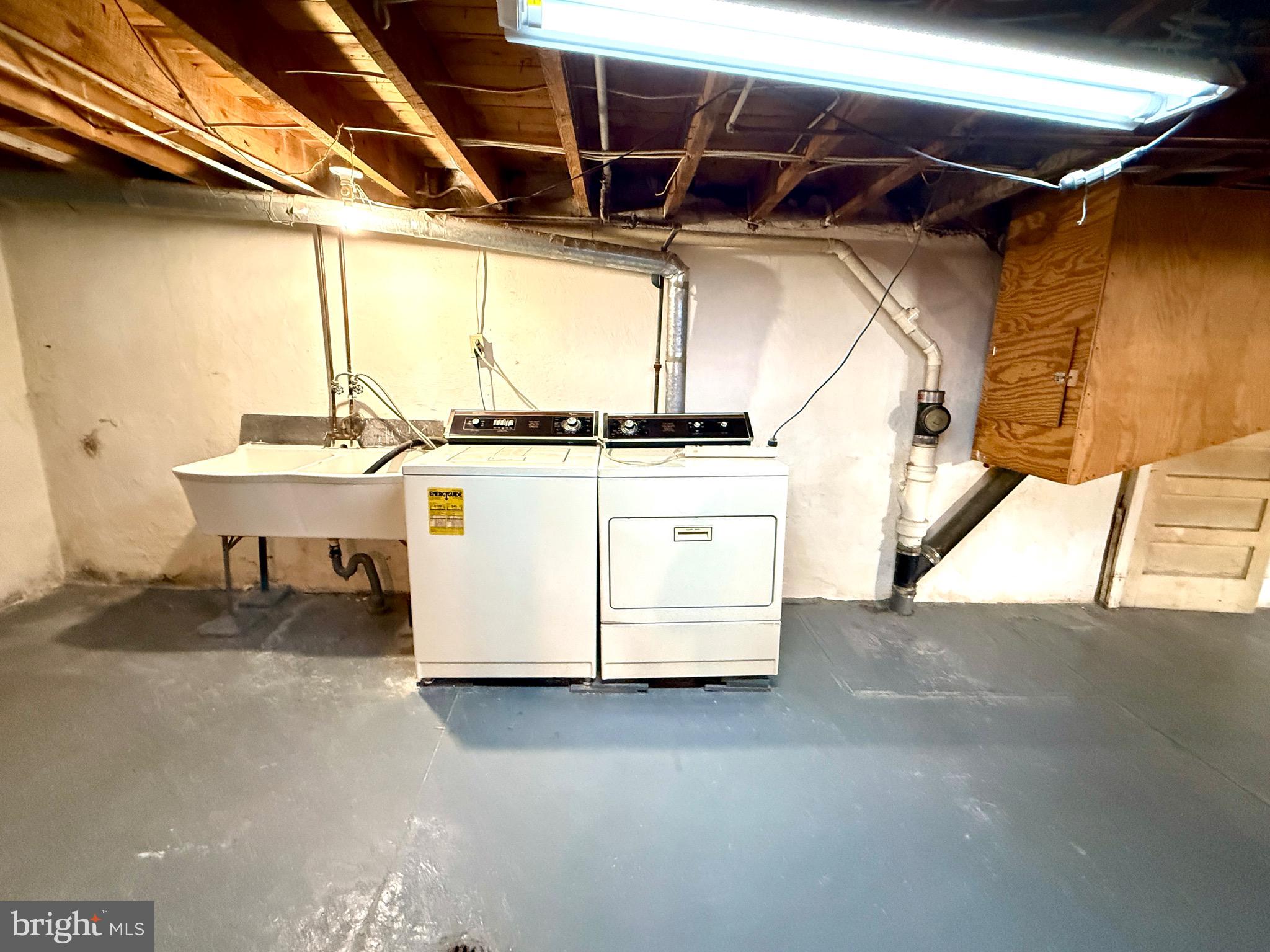 LAWNDALE - Residential