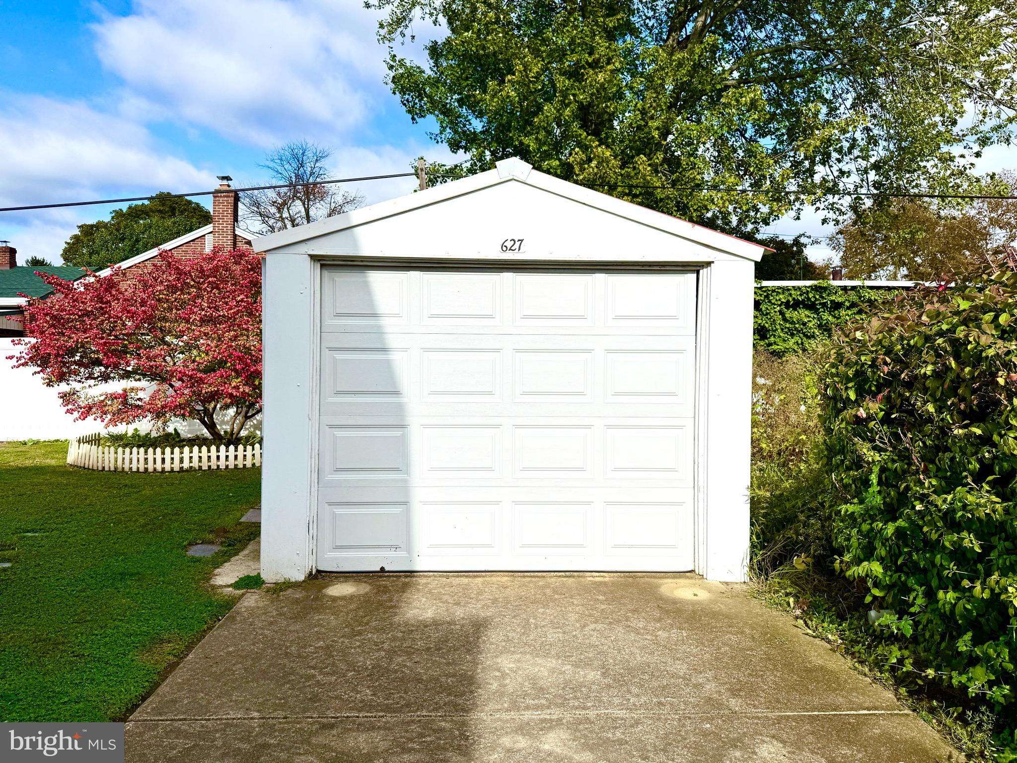 LAWNDALE - Residential