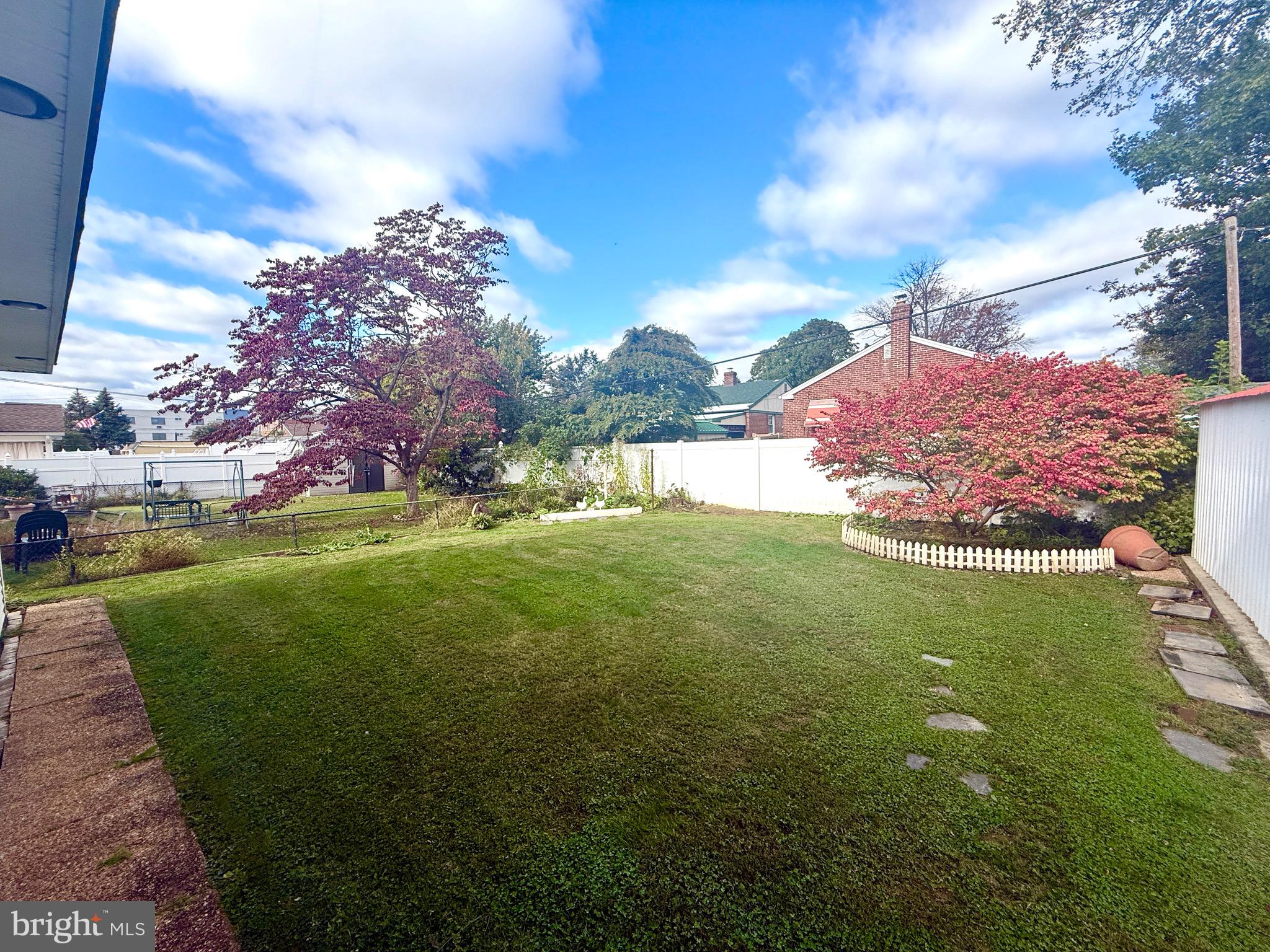 LAWNDALE - Residential