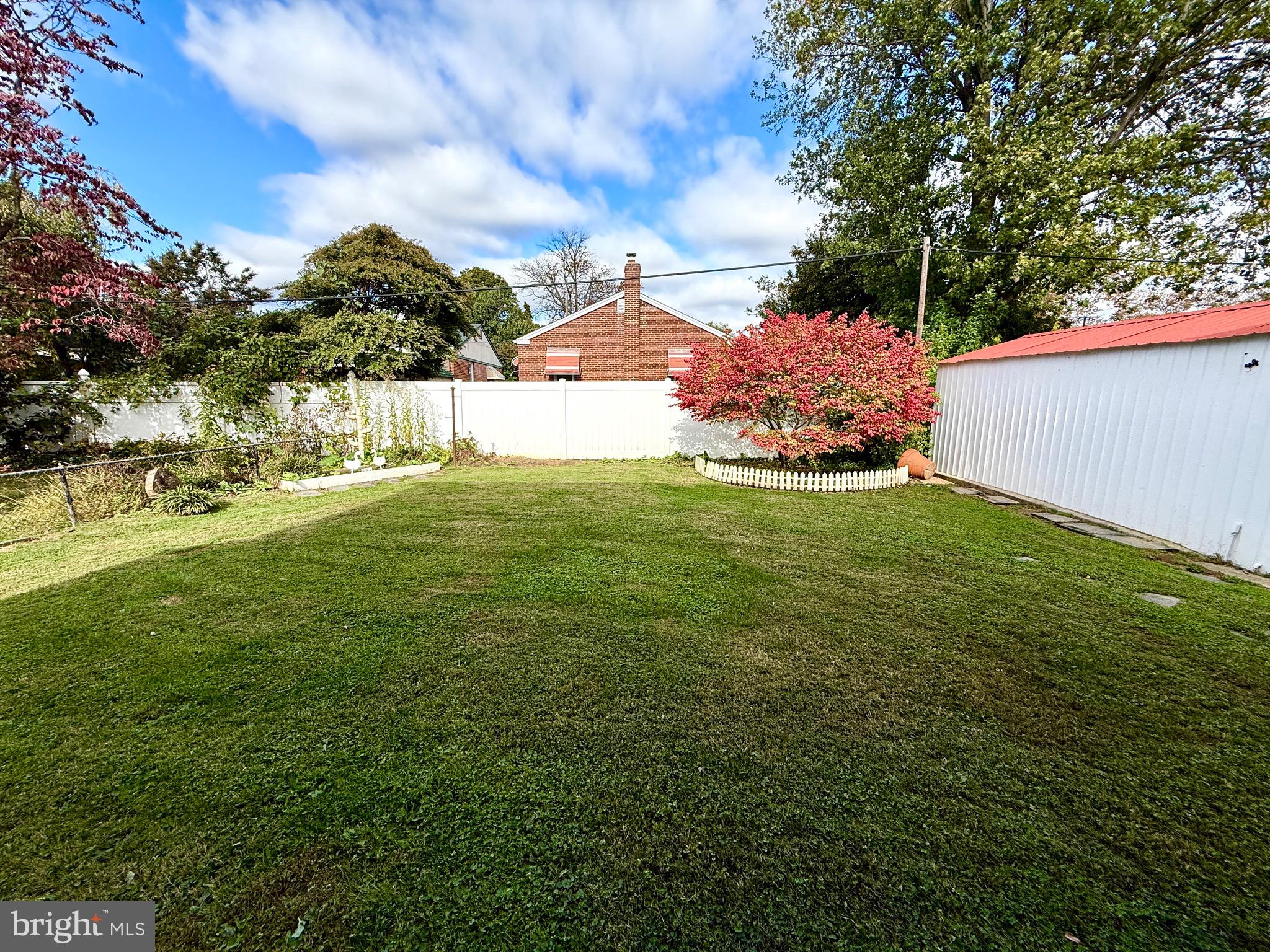 LAWNDALE - Residential