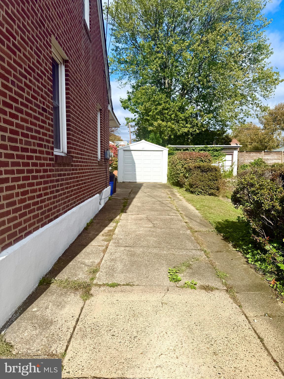 LAWNDALE - Residential