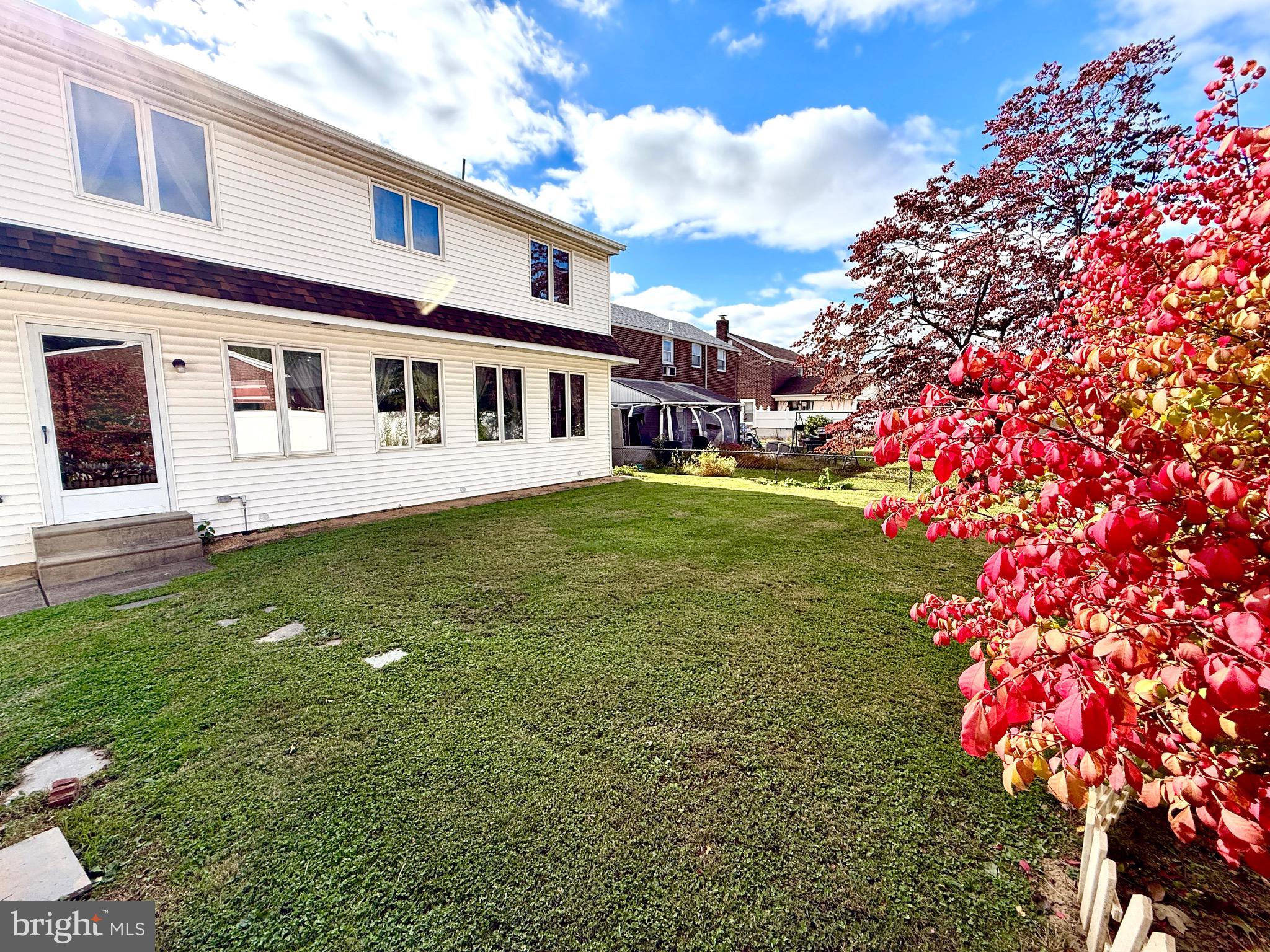 LAWNDALE - Residential