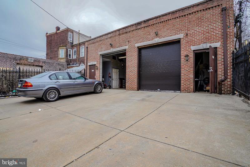 KENSINGTON - Commercial Sale