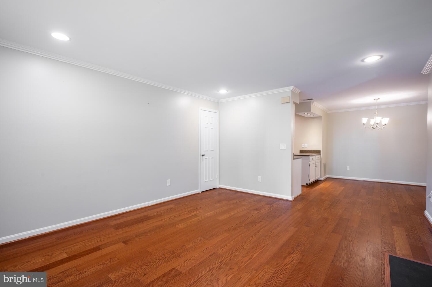 6052 ESSEX HOUSE SQUARE A 6052A