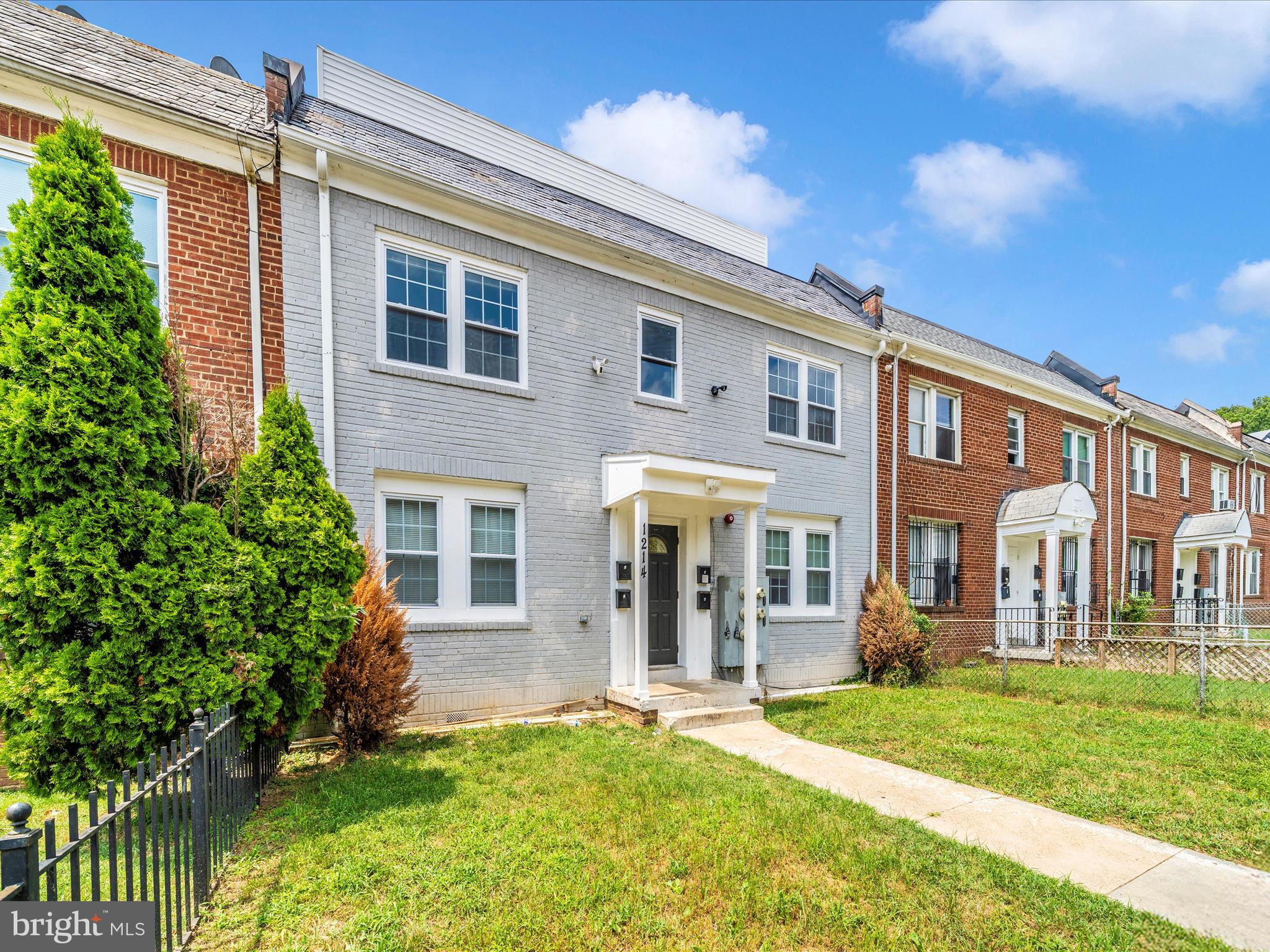 1214 18TH PLACE NE