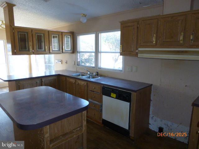 SHERMAN ESTATES - Residential