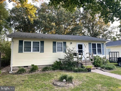 Photo of 228 Franklin Avenue, COLONIAL BEACH, VA 22443 (MLS # VAWE2012192)