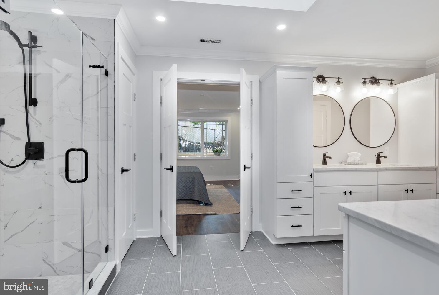 WOODLAND BEACH - Residential