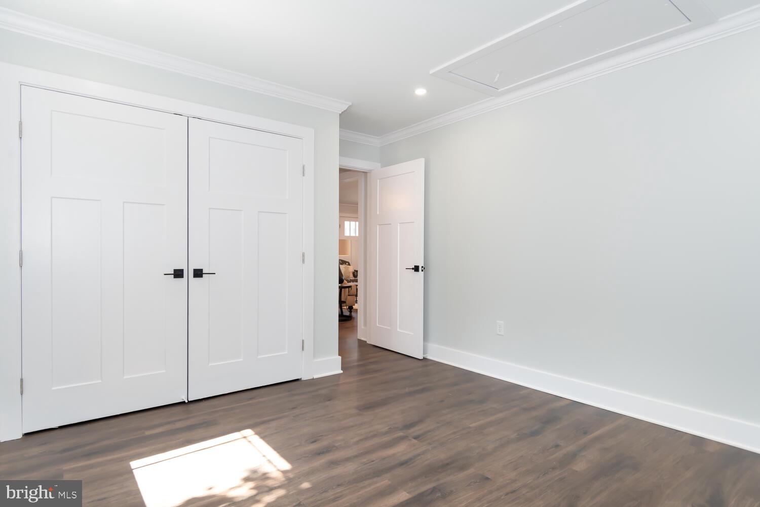 WOODLAND BEACH - Residential