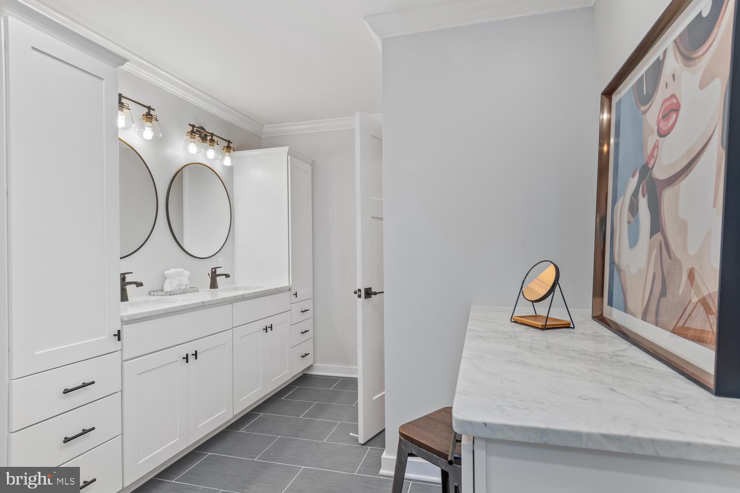 WOODLAND BEACH - Residential