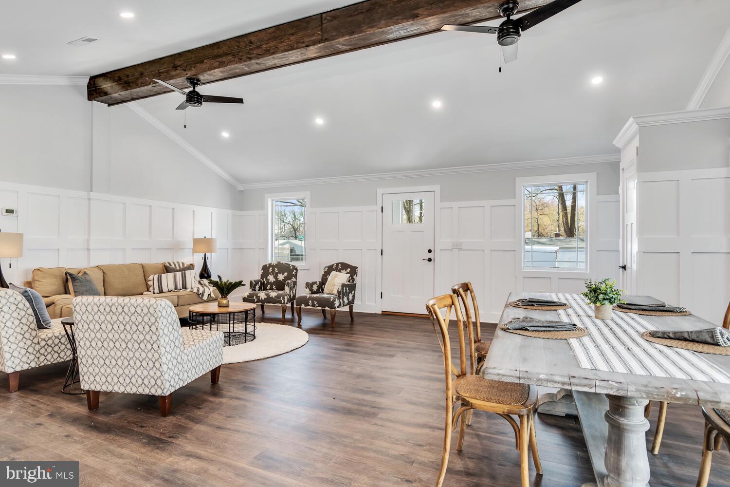 WOODLAND BEACH - Residential