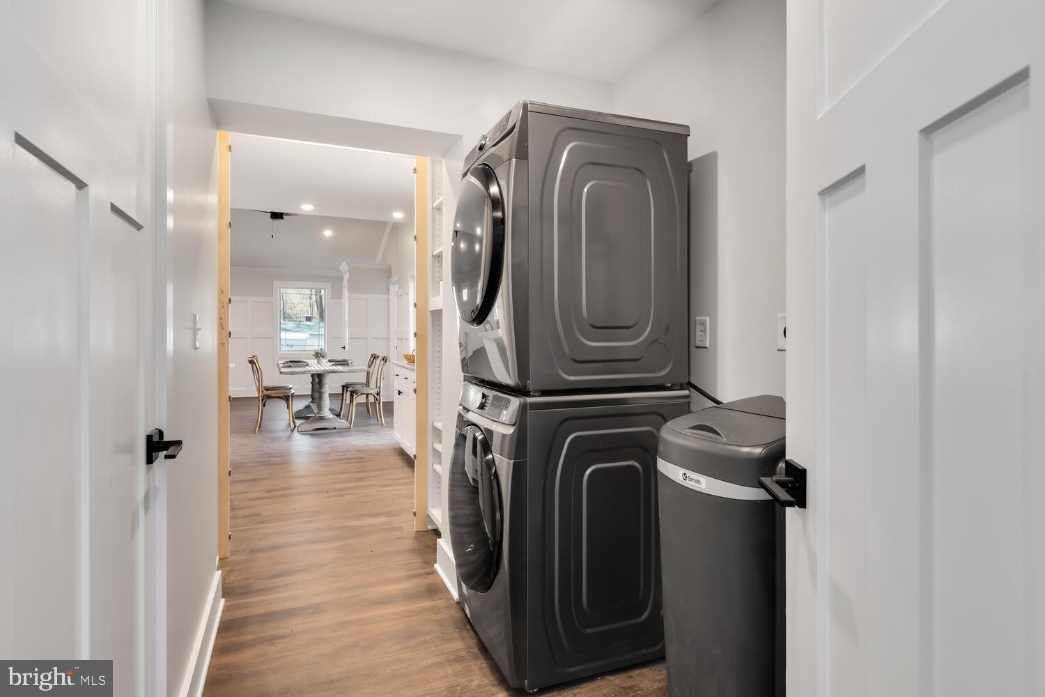 WOODLAND BEACH - Residential