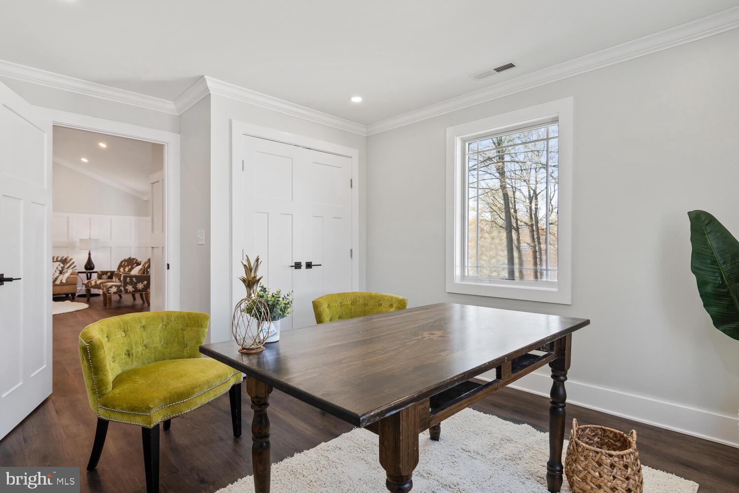 WOODLAND BEACH - Residential