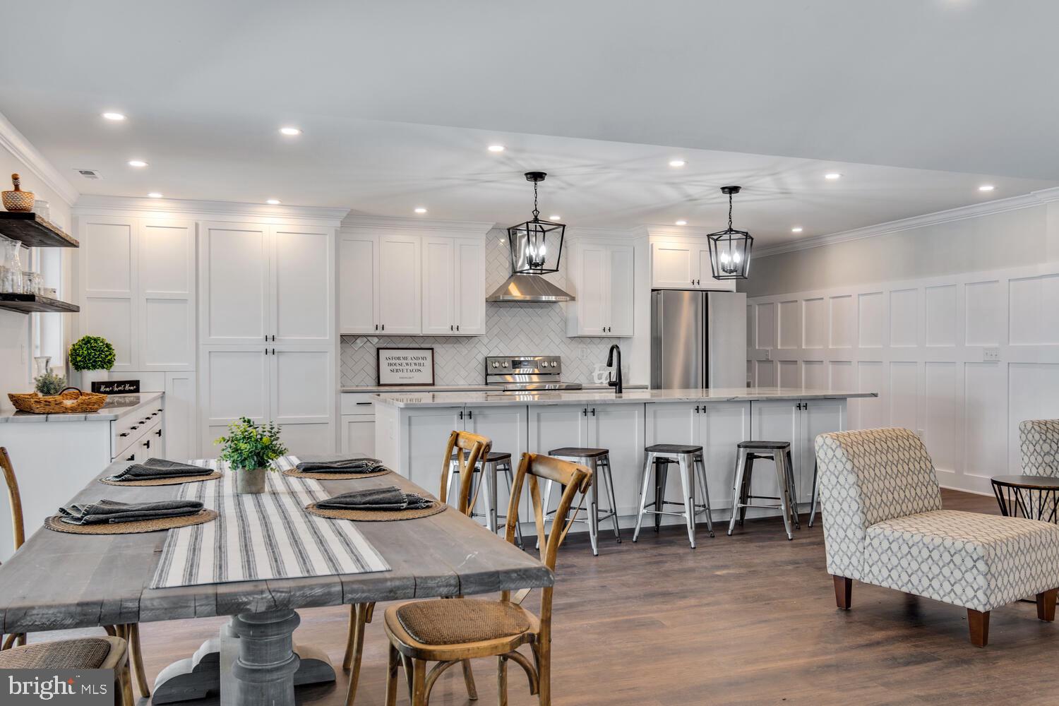 WOODLAND BEACH - Residential