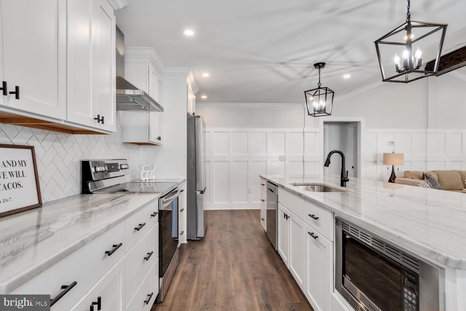 WOODLAND BEACH - Residential