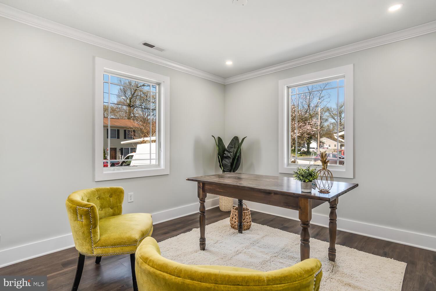 WOODLAND BEACH - Residential