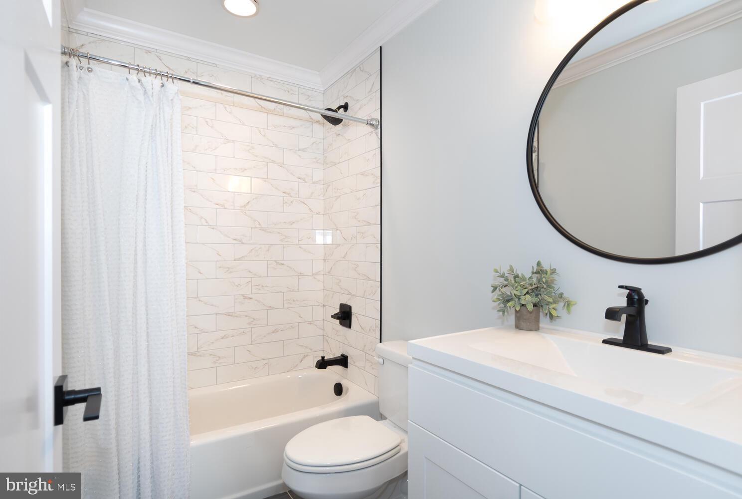 WOODLAND BEACH - Residential