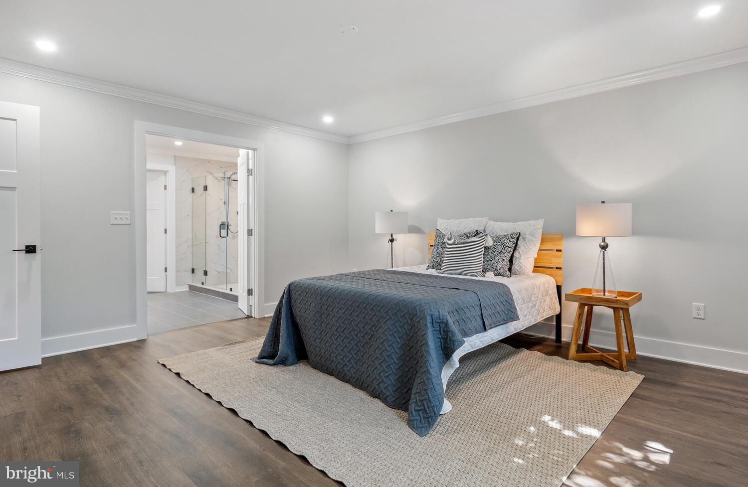 WOODLAND BEACH - Residential