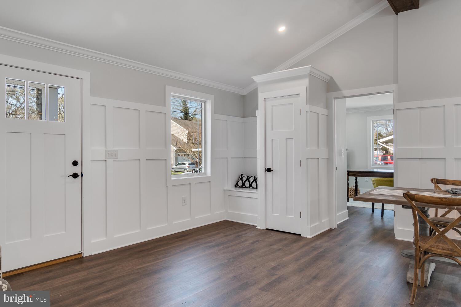 WOODLAND BEACH - Residential